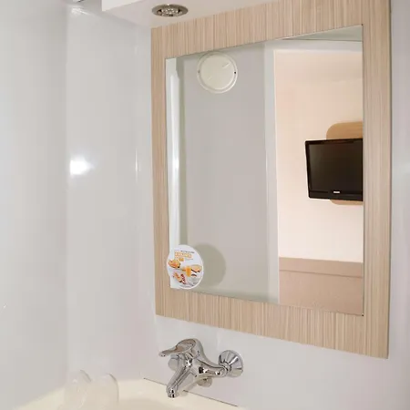 Premiere Classe Toulouse Ouest -blagnac Aeroport Hotel *