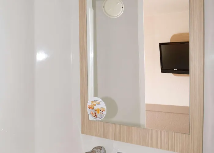 Premiere Classe Toulouse Ouest -blagnac Aeroport Hotel *